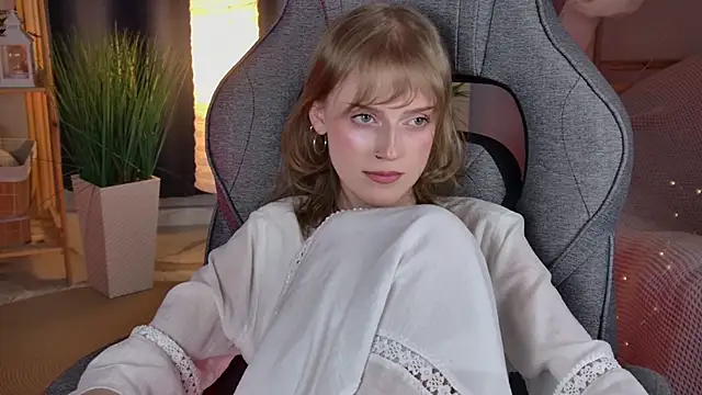 KiraMontoya webcam