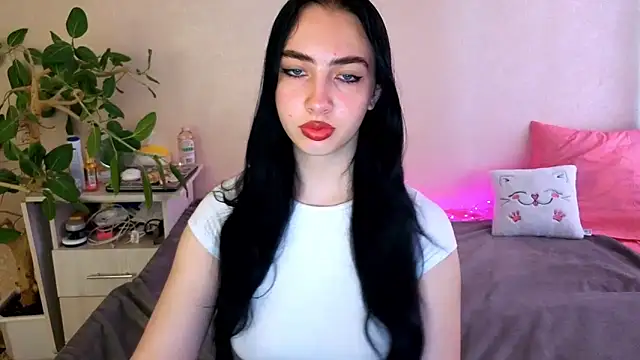 WildKittenX_ live cam on StripChat