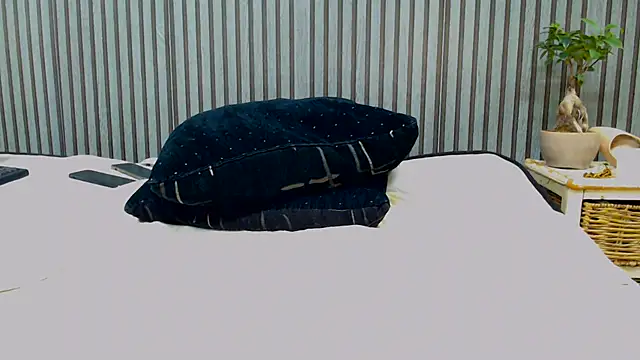 ROYALASS25 webcam