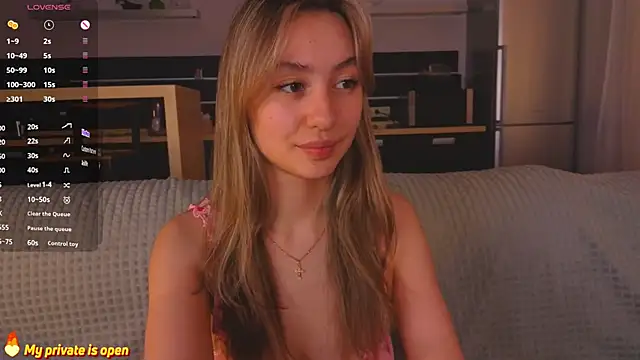 antonelaameli (F teen) - show tits