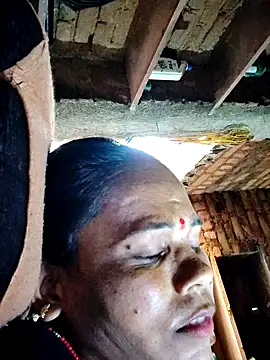 Pooja750 webcam