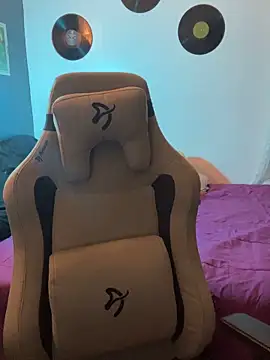 miacanela_xo