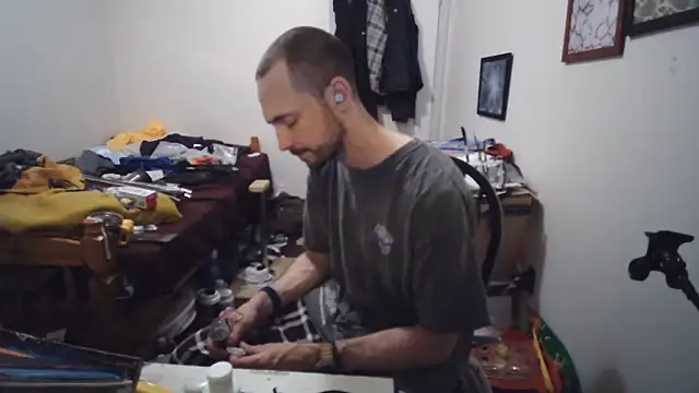 JohnnyMoves webcam