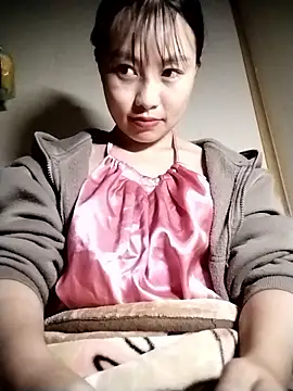 Cherry-squirtt live cam on StripChat