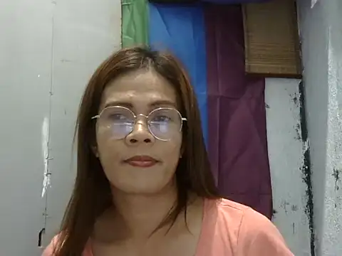 juicycum069 live cam on StripChat