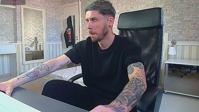 JonahShaw live cam on StripChat
