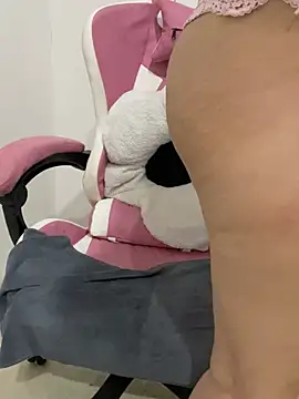 Lucky_girl_4 live cam on StripChat