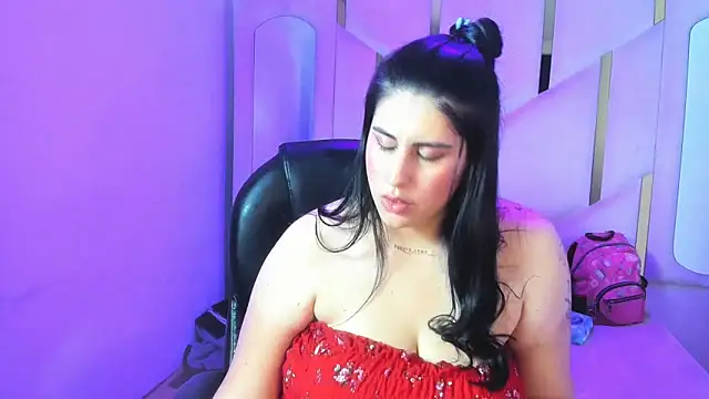 Criistaal_ live cam on StripChat