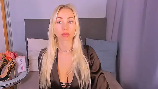 MargaritaRose live cam on StripChat