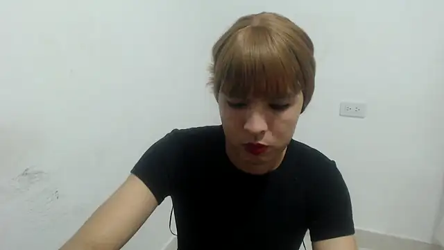 estefania224 live cam on StripChat