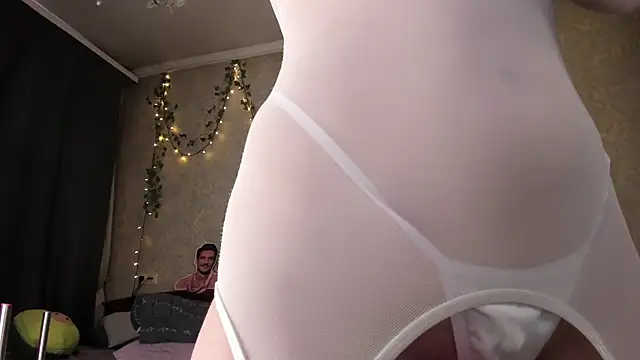 Love_is_Lola webcam
