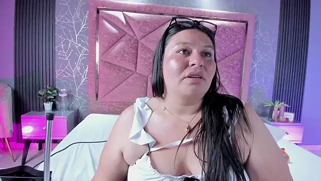 Amanda-Cruz webcam