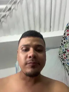 Three_boyss webcam