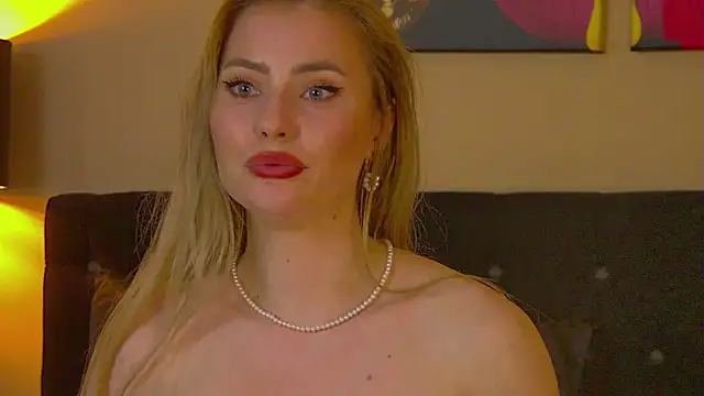 MisshaNight webcam