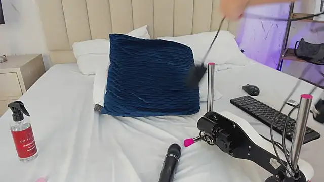 LilithHarperr_ webcam