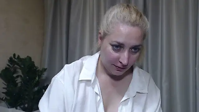 sweetpussy13 webcam