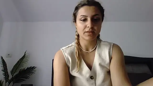 NicolePlay webcam