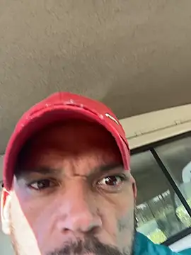 iRealYFuckGood webcam