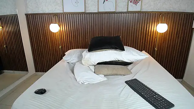 Ariana_Wayne live cam on StripChat