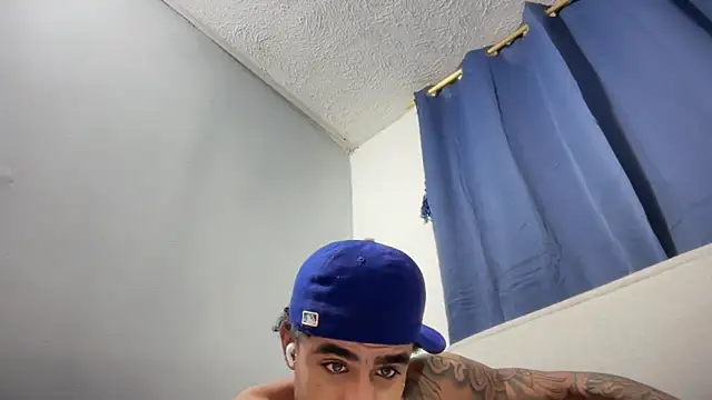 dominic_brandd23 webcam