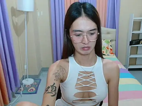 XxTsUncutAskaxX webcam