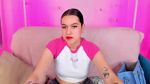 AishaTempt webcam