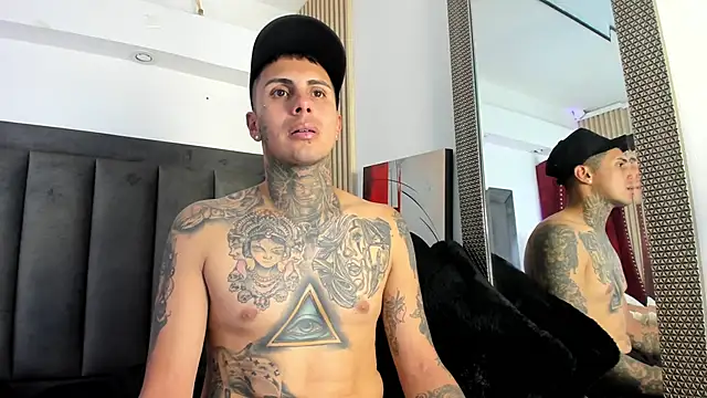 Kael_Calle live cam on StripChat