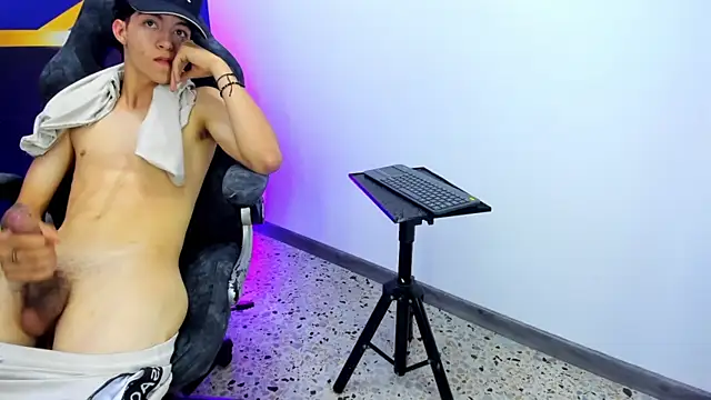 maxi_castro live cam on StripChat