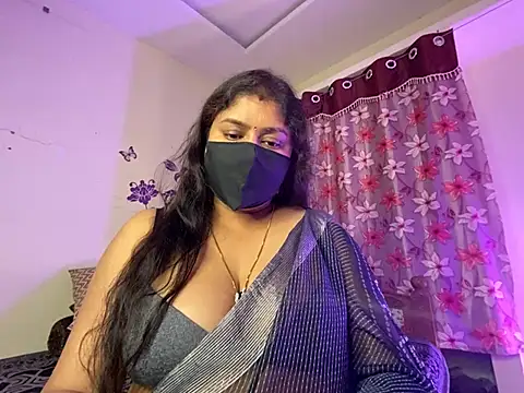 LouleyRani_ webcam