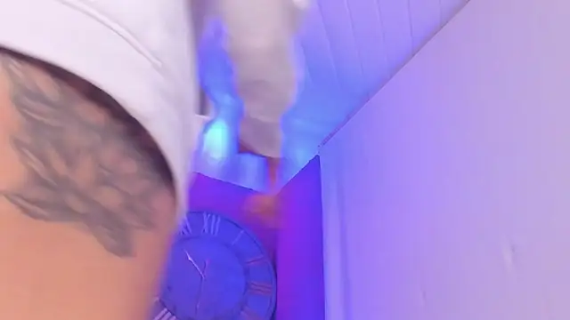 Inndrahot live cam on StripChat