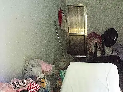 RebelAura live cam on StripChat