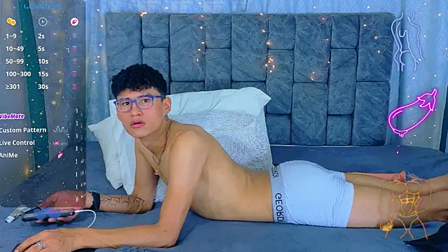 NicolasTorrez live cam on StripChat