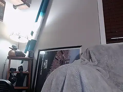 studlyhardwoodd live cam on StripChat