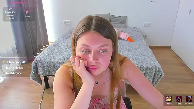 Kitkatvel live cam on StripChat