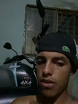 Aleexxx_2005 webcam
