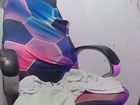Estebanbigcock23 live cam
