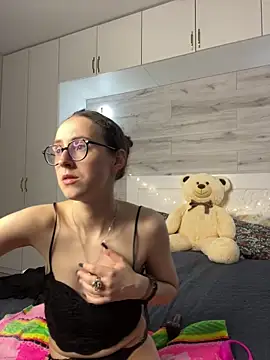 martiniiselenna - MartiniiSelenna's free webcam - UK Sex Cams