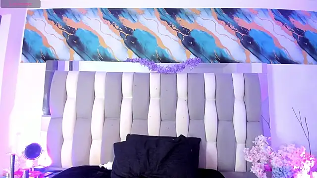 IsaDiiaz live cam on StripChat