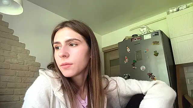 ZaraGuyette live cam on StripChat