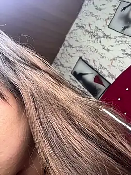Larissa_Antonella live cam on StripChat