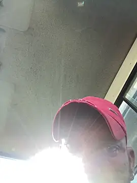 iRealYFuckGood webcam