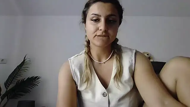 NicolePlay webcam