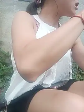 Linda-yiyi live cam on StripChat
