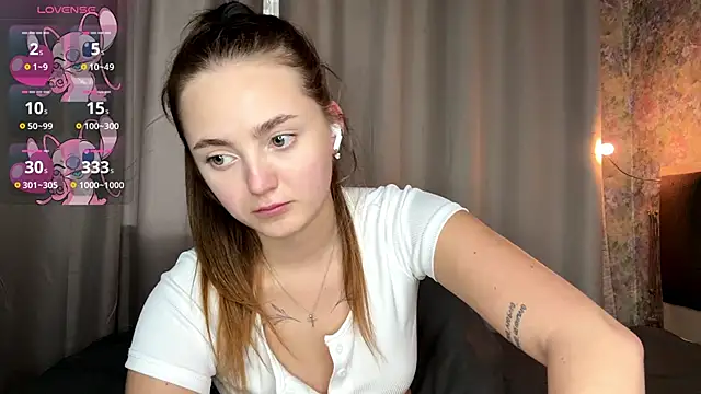 LoraDavi live cam on StripChat