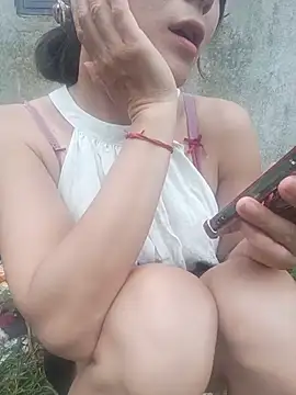 Linda-yiyi live cam on StripChat
