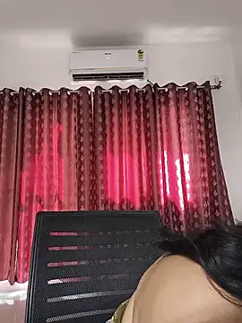 Cute-Maanvi webcam