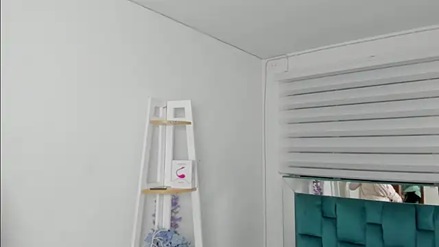Sara_Red_X webcam
