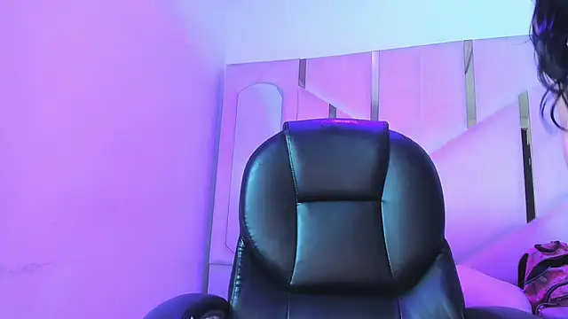 Criistaal_ live cam on StripChat