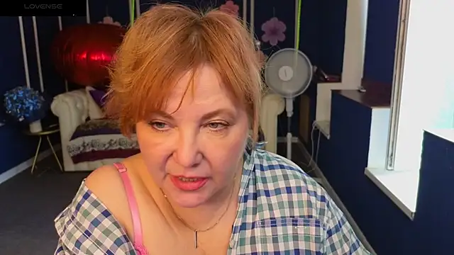Kira_Kenett webcam