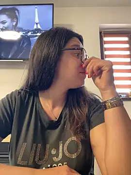 NadiraNoor webcam